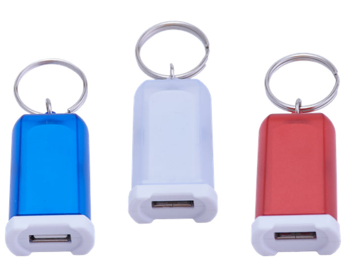 Llavero y cargador universal usb para auto de un solo puerto con tapa protectora en color traslucido